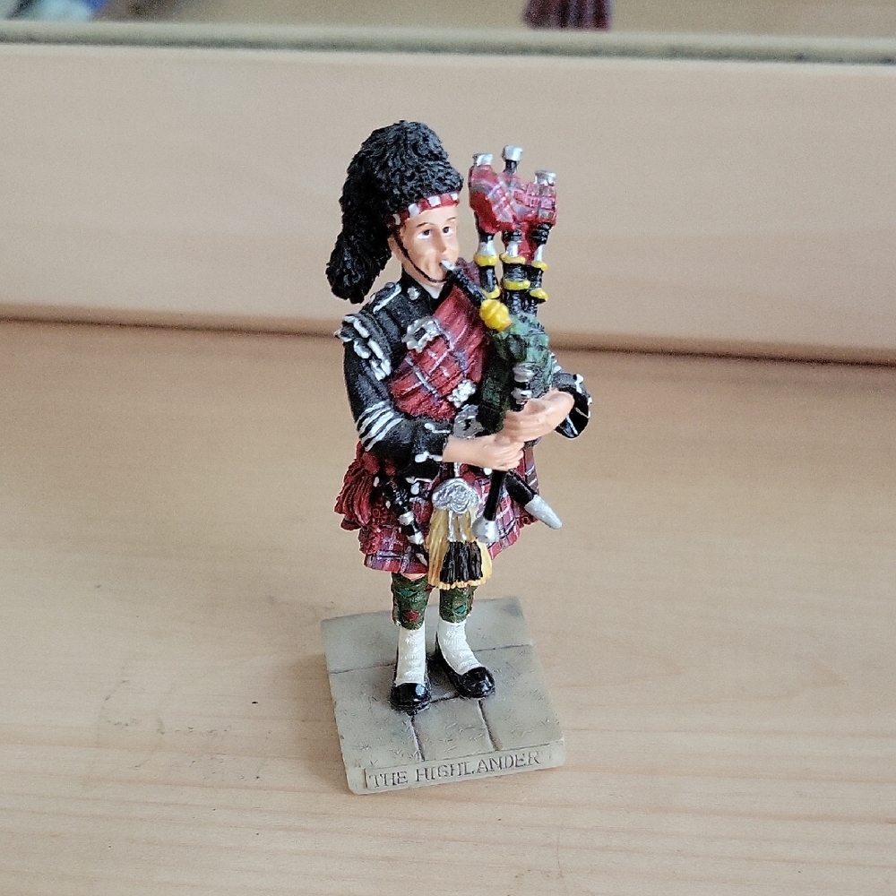 The Highlander Figurine with Bagpipes